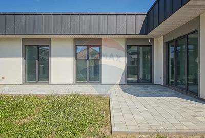 Casă cu 5 camere cu Teren 657 Mp în Hălchiu - 2