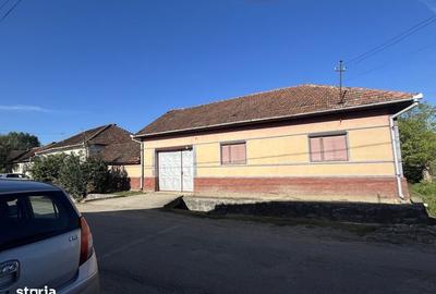 Casă cu 4 camere cu Teren 250 Mp în Pocola