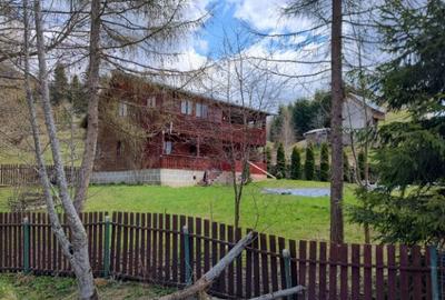 Casă cu 7 camere cu Teren 830 Mp în Central