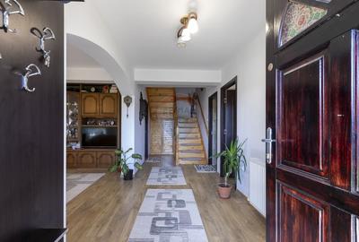 Casa / Vila cu 8 camere de vanzare+multiple constructii, teren,Luncani - 4
