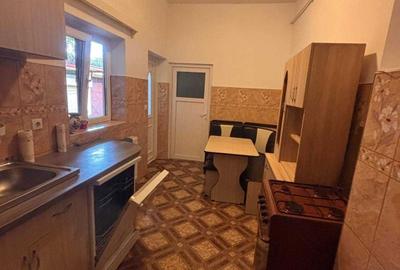 Apartament cu 3 camere semidecomandat în Florilor - 2