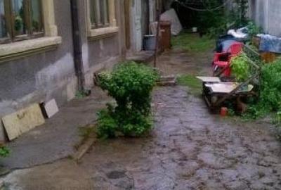 Casă cu 4 camere cu Canalizare în Central - 2