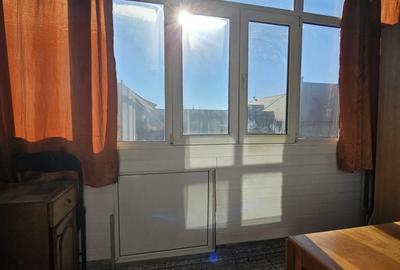 Apartament 2 camere centrala gaz zona Traian liceul Lahovari Apartament 2 camere centrala gaz zona Traian liceul Lahovari - 2