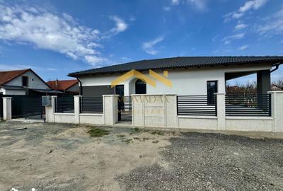 Casă cu 3 camere cu Teren 400 Mp în Sânmihaiu Român