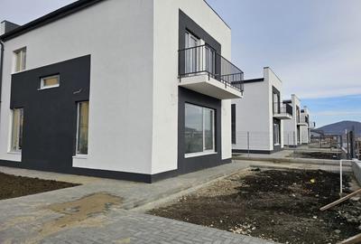 Casă individuală cu 4 camere cu Canalizare în Sânpetru - 6