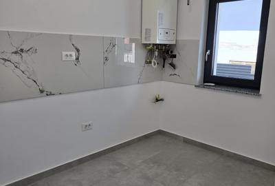 Casă cu 4 camere cu Canalizare în Roman - 3