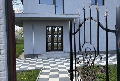 Casă cu 4 camere în Central - 1