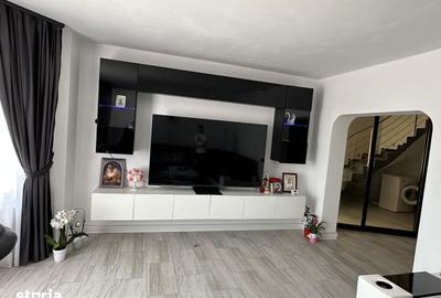 Casă cu 10 camere cu Teren 425 Mp în Sânmartin - 3