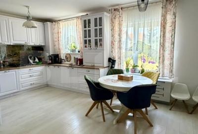 Apartament cu 3 camere semidecomandat, mobilat în Europa