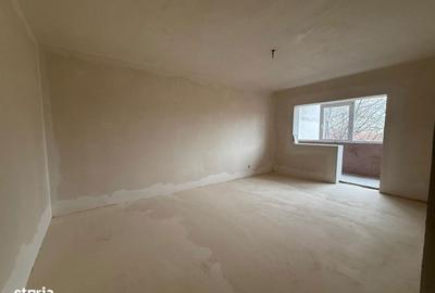 Apartament cu 3 camere decomandat în Albești