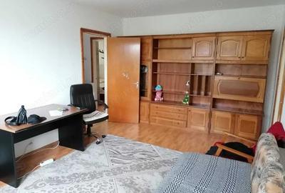 Apartament 3 camere, semidecomandat, 70 mp, metrou, 1 Decembrie 1918