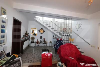 Casă cu 4 camere cu Teren 986 Mp în Central - 2
