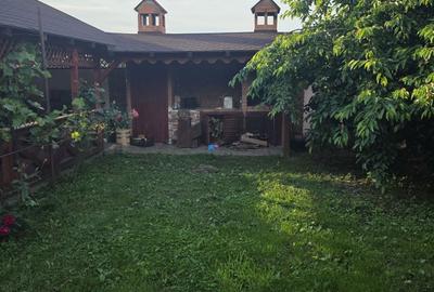 Casă cu 4 camere în Central - 1