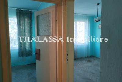 Apartament cu 3 camere semidecomandat în Central