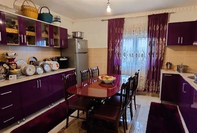 Casă cu 5 camere cu Teren 2000 Mp în Central - 9