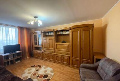 Apartament cu 3 camere decomandat, mobilat în Exterior Nord