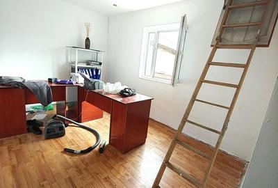 Ocazie ! Casa de vanzare in Hunedoara, zona Draxlmaier. Ideala ptr diverse afaceri. Pret 80000 euro - 3