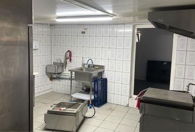 Spațiu comercial, de 100 mp, în Central - 1