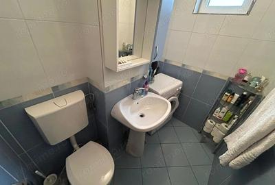 Apartament cu 3 camere decomandat în Cetate
