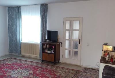 Casă cu 2 camere cu Teren 1600 Mp în Bosia - 5