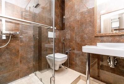 Garsonieră decomandată în Titan