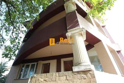 Vila impozanta, cu teren 2500 mp, la pret de apartament!