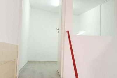 Spațiu comercial, de 120 mp, în Central - 6