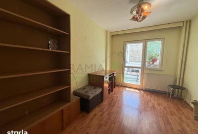 Apartament cu 3 camere decomandat în Tractorul - 6