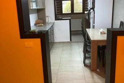Apartament cu 4 camere decomandat în Berceni