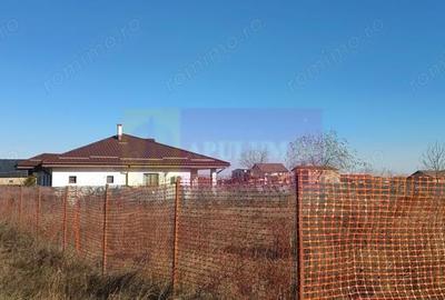 Teren de 1000 mp, în Săbăreni