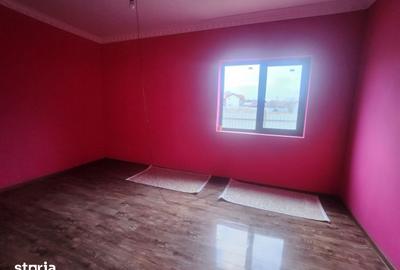 Casă cu 5 camere cu Teren 666 Mp în Șerbănești - 4