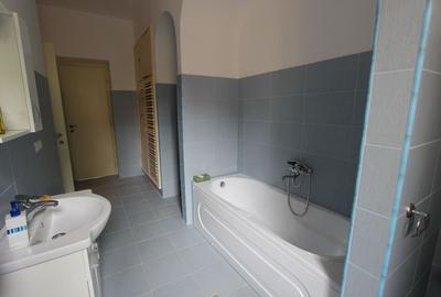 Apartament spatios 3 camere,zona medicina - 8