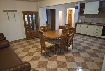 Apartament cu 3 camere decomandat în Găvana