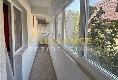 Garsonieră decomandată în Central