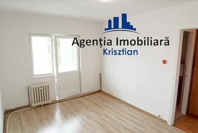 Apartament cu 3 camere de vanzare - Zona Micro 16 - 7