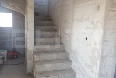 Casă individuală cu 4 camere cu Canalizare în Stupini - 1