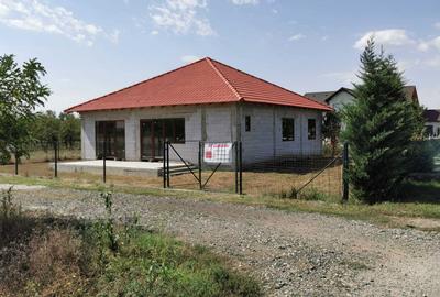 Casă cu 3 camere în Mândruloc - 2