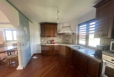 Casă cu 7 camere cu Teren 1300 Mp în Central - 2