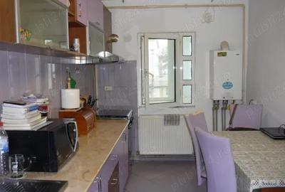 Apartament cu 3 camere decomandat în Fetești-Gară - 4