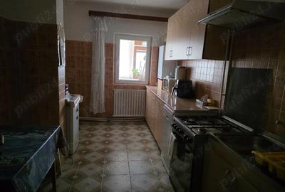 Apartament decomandat 3 camere, 65 m2, etaj 4, Zona Ultracentrala, oras statiune Tg Ocna - 3