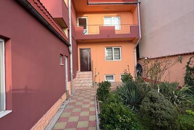 Casă cu 8 camere în Ultracentral