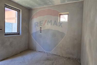 CASA CU ETAJ DE VANZARE LA GRI LA 12 KM DE ARAD ZIMANDUL NOU - 10