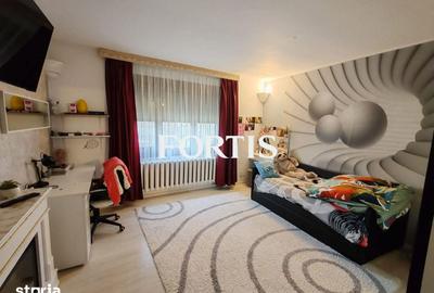 Casă cu 8 camere cu Teren 1600 Mp în Mândra - 1
