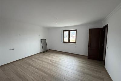 Vila deosebita Parter + Mansarda de vanzare in Odobesti - 32