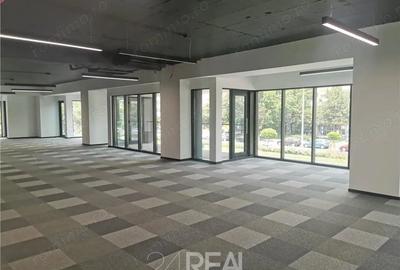 Spațiu comercial, în Politehnica - 1
