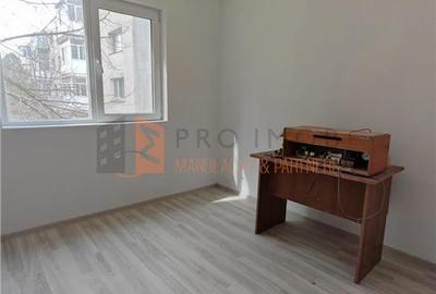 Apartament cu 3 camere semidecomandat, mobilat în Micro 3 - 1