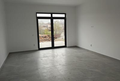 Casa individuala  -  3 camere  -  2 bai  -  378 mp teren - 5