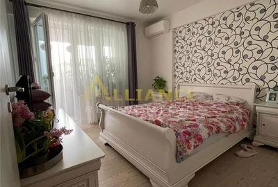 Apartament cu 3 camere în Apărătorii Patriei