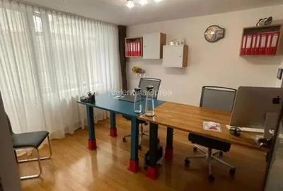 Spațiu comercial, de 260 mp, în Central - 6