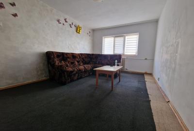 Navodari( Sud, Str Rândunelelor)- 2 camere decomandate, etaj 3/4, liber - 2